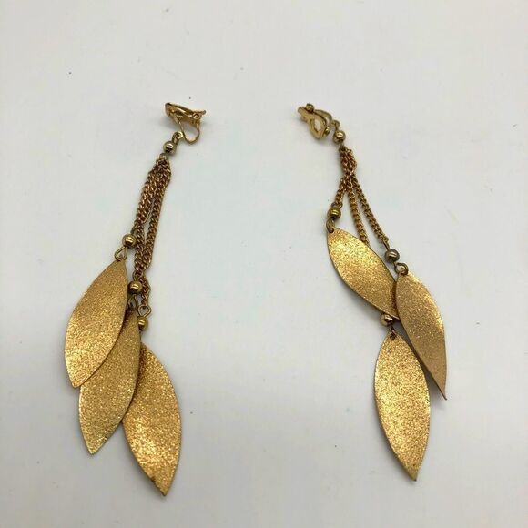 💝Dangle 3 Leaf Earrings in gold tone - Picture 1 of 3